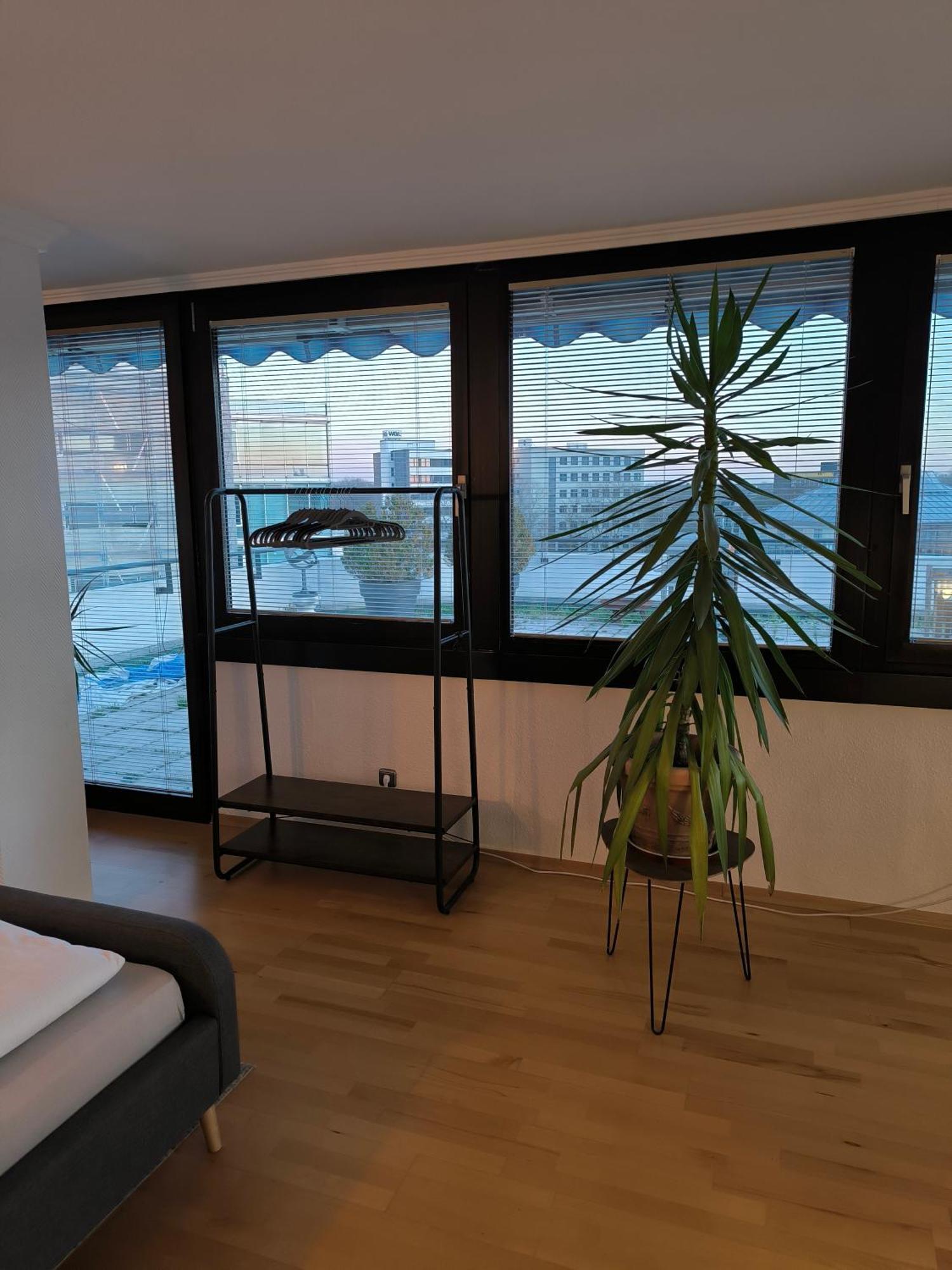Im Herzen Von Wiesdorf- Blick Auf Das Bayer-Kreuz -Appartement Mit 2 Schlafzimmern-Fuer 3 Personen -Zentral Gelegen - Friedrich Ebert Platz 5A , 4Te Etage - Dachterrasse Und Sauna - Kaution Pflicht - Leverkusen Exterior foto