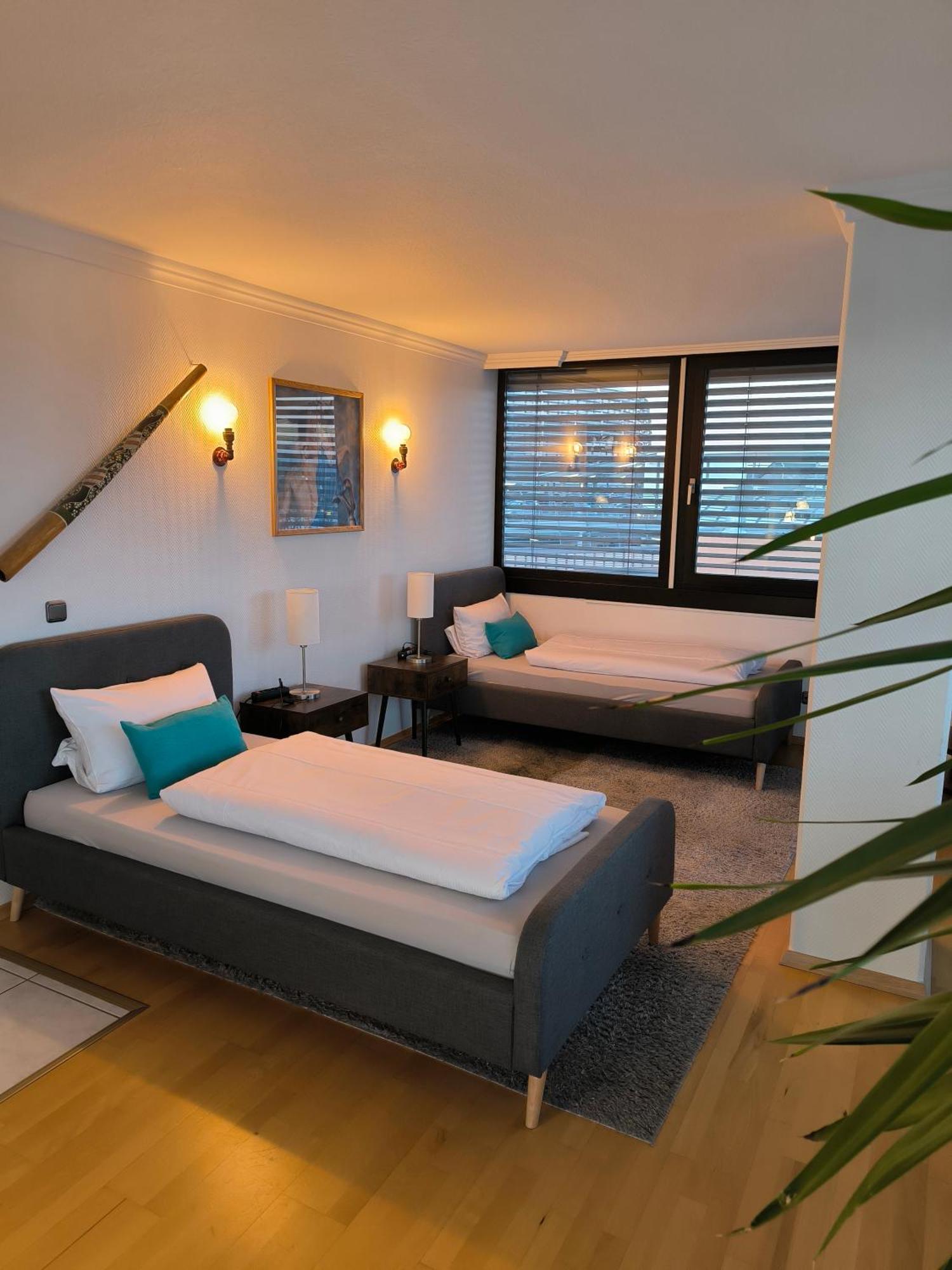 Im Herzen Von Wiesdorf- Blick Auf Das Bayer-Kreuz -Appartement Mit 2 Schlafzimmern-Fuer 3 Personen -Zentral Gelegen - Friedrich Ebert Platz 5A , 4Te Etage - Dachterrasse Und Sauna - Kaution Pflicht - Leverkusen Exterior foto