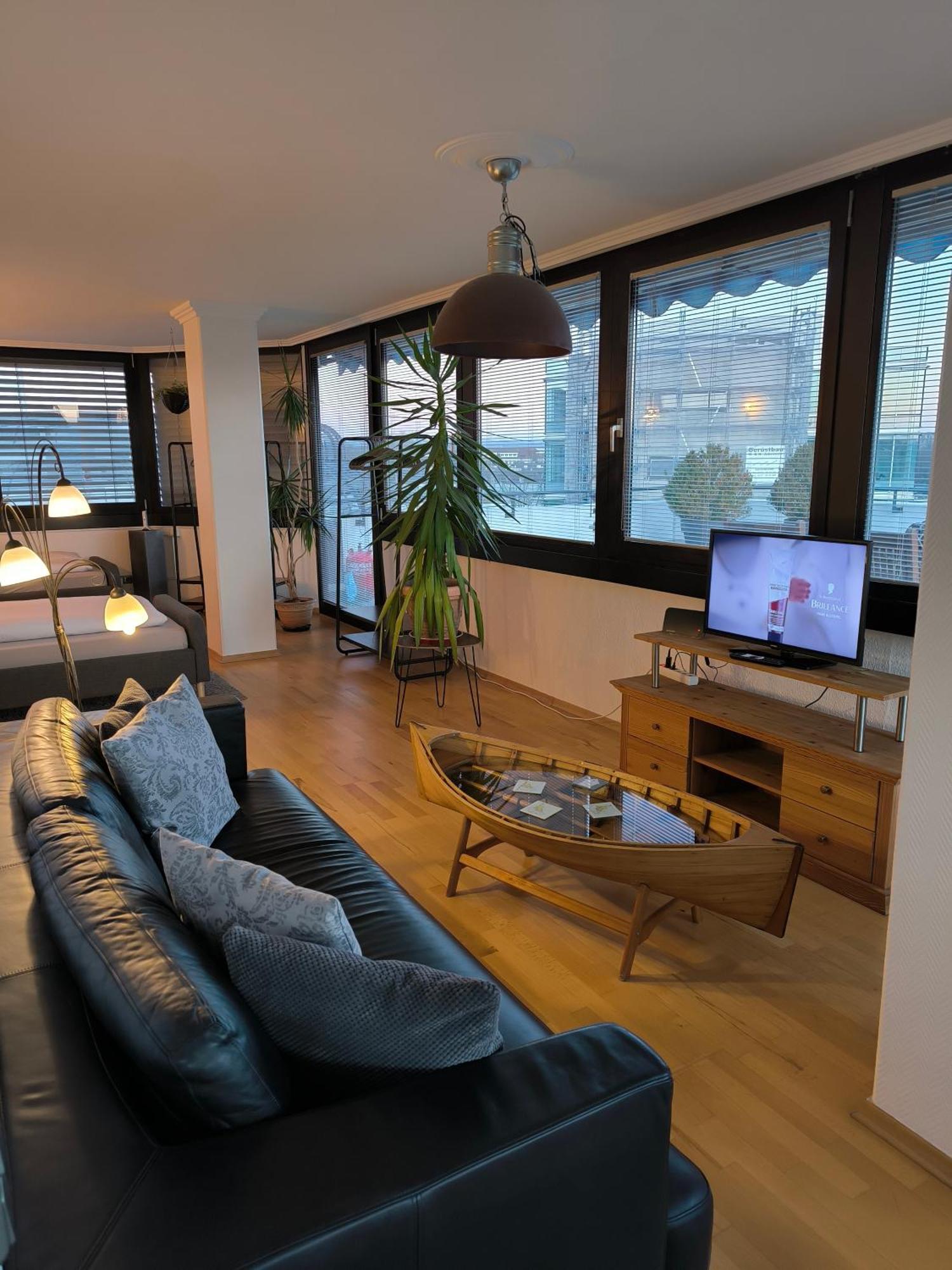 Im Herzen Von Wiesdorf- Blick Auf Das Bayer-Kreuz -Appartement Mit 2 Schlafzimmern-Fuer 3 Personen -Zentral Gelegen - Friedrich Ebert Platz 5A , 4Te Etage - Dachterrasse Und Sauna - Kaution Pflicht - Leverkusen Exterior foto